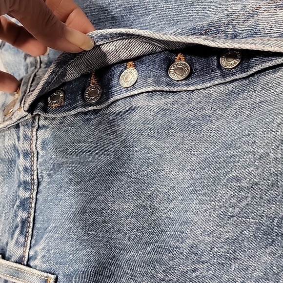 LEVI'S Size 42x32 Medium Wash 501 Button Fly Jeans Gently Used Condition - Picture 7 of 16